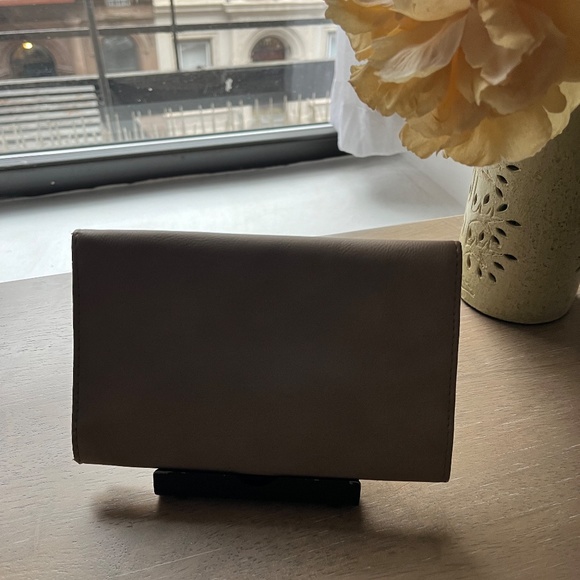 MUST GO Laura Mercier Makeup Brush Pouch - Picture 6 of 6